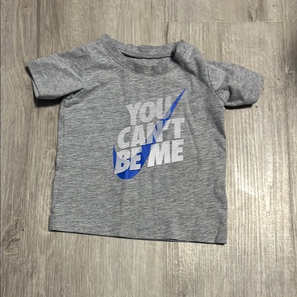 Nike Kids Gray T-Shirt - Picture 1 of 1